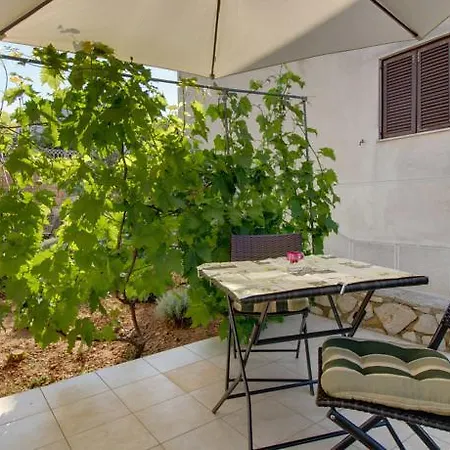 Nikolina Apartamento