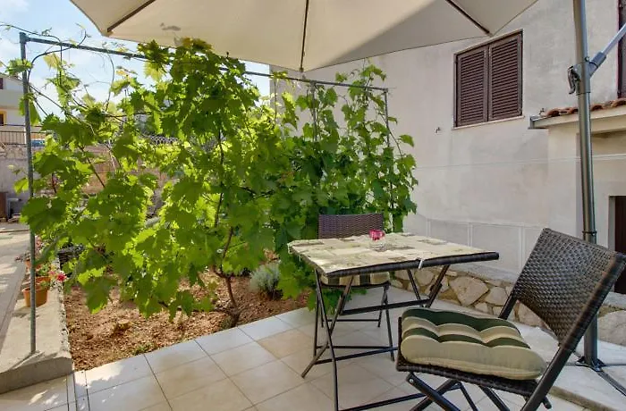 Nikolina Appartement